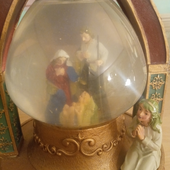 North Pole Trading Co. Musical Nativity Scene Snow Globe Plays "Silent Night" - Picture 5 of 10
